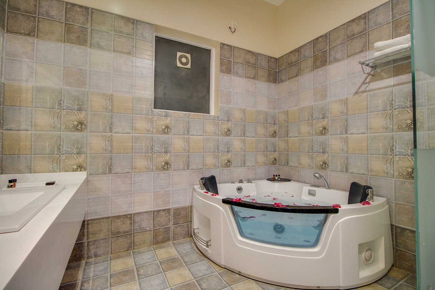 Maulik Mansion Resort